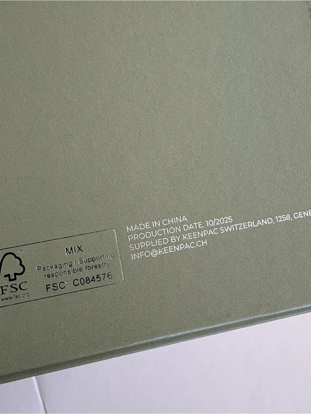 Van Cleef & Arpels Large Slide Out Gift Box and Folio